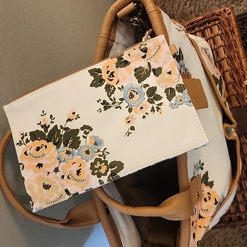 Levenger Women Floral Canvas Tote With Wristlet NWOT - Picture 2 of 13